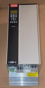 Danfoss 175Z4099 Frequenzumrichter VLT5016PT5C20STR3DLF00A00C0 - Bild 1 von 5