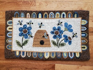 Summer Buzz Rug Hooking Paper Pattern - Prairie Road Designs - Picture 1 of 3