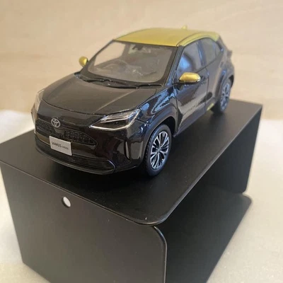 Toyota Yaris Cross 1/30 Genuine Color Sample Toy Car Store Display Two-Tone - image 1 of 4