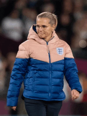 Chaqueta acolchada hecha a mano de la selección nacional de fútbol de Inglaterra Leonas rosa y azul Foto 1 de 4