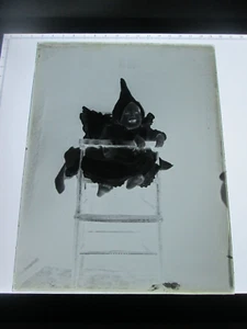 "EIN (1) FRÜHES 1900ER GLASNEGATIV: MAINE, ""BABY IM HOCHSTUHL" - Bild 1 von 1