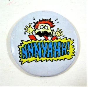 Vintage 1970's Nnnyahh ! Comic Funny 1 1/2" Pinback Button Old Stock - Imagen 1 de 1