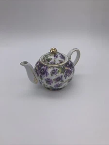 De colección. Tetera victoriana de porcelana con tapa pensamientos morados con tapa acento dorado - Imagen 1 de 14