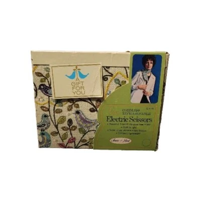 VINTAGE SEARS BEST CORDLESS RECHARGEABLE ELECTRIC SCISSORS # 2170 ERA 1970'S - Image 1 of 4