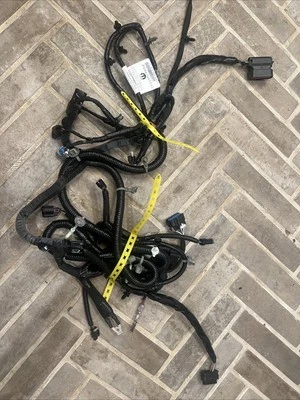 Chrysler Voyager 2021 3,6 L arnés de cables de motor OEM 68476655AB Foto 1 de 3