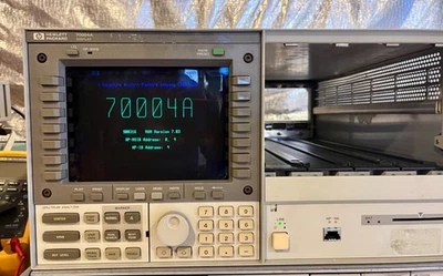 Pantalla a color HP 70004A - Mainframe analizador de espectro, encendido funcionando Foto 1 de 4