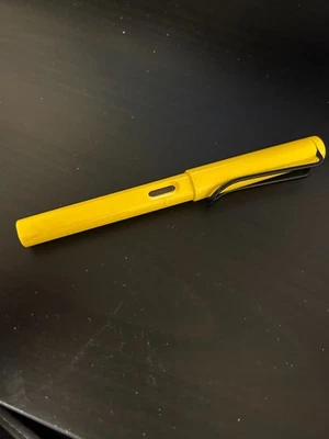 Lamy Safari Yellow Fountain Pen - 1.9 stub nib - Image 1 of 4