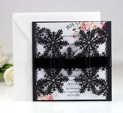 Tarjetas de Navidad de copo de nieve cortadas con láser perla hueca tarjeta de invitación de boda Foto 1 de 4