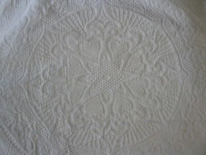 VINTAGE WHITE MATELASSE FULL QUEEN BEDSPREAD WITH HEARTS & FRINGE 86 IN X 108 IN - Picture 1 of 6