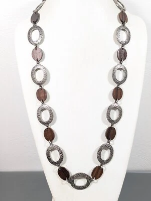Collar Largo Martillado Madera Marrón Ovalado Tono Plata Western Boho 34 pulgadas Foto 1 de 4