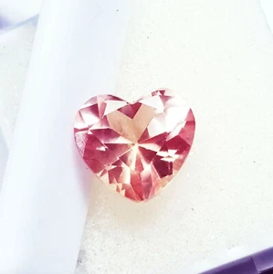 Natürlicher Padparasha Saphir Herzform zwischen 4 und 6 kt einzeln zertifiziert - Bild 1 von 5