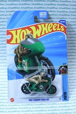 Motocicleta Triump Tiger 100 2025 Hot Wheels Treasure Hunt verde 1966 235/250 Foto 1 de 4