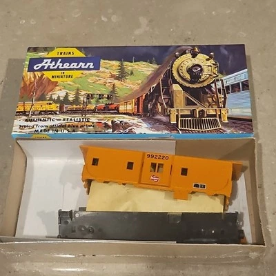 Athearn Blue Box HO Kit 1174 Milwaukee Road Bay Window Caboose 992220 Sealed! - Image 1 of 4