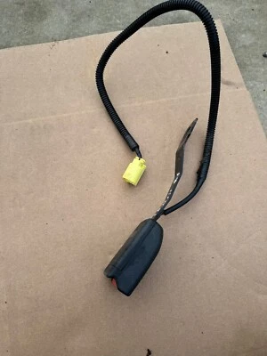 Subaru Crosstrek Hybrid 2014-2016 2,0 L hebilla de cinturón de seguridad delantero derecho OEM Foto 1 de 4