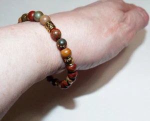 Buntes Ziegel Rot Hellbraun Picasso Jaspis Edelstein Gold Perlen Stretch Armband - Bild 1 von 3