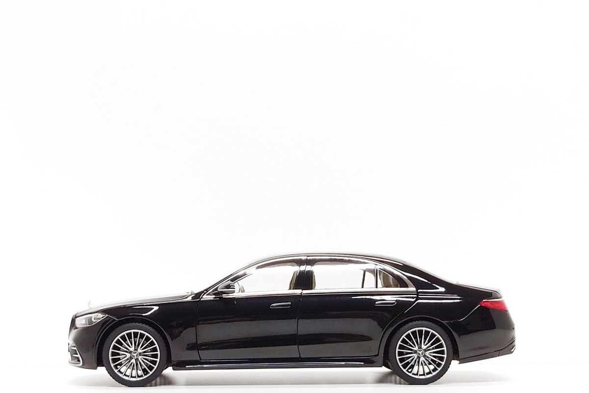 NOREV Mercedes-Benz 1:18 Contemporary Manufacture Diecast NOREV Mercedes-Benz 1:18 Contemporary Manufacture Diecast