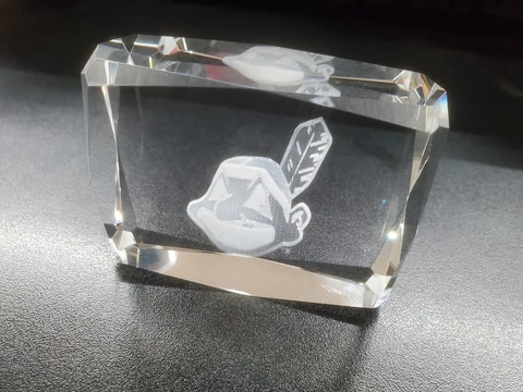 CLEVELAND INDIAN MVP Crystal Display Paper Weight w/Case 3 1/4x 2 3/8x 1 1/4 009 Cover