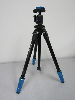 Benro TSL08AN00 Slim Aluminum-Alloy Tripod - Max Load 8.8 lb / 4 kg (b) - Image 1 of 4