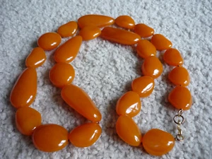 "IMPRESIONANTE COLLAR DE CUENTAS DE PLÁSTICO DE COLOR CALABAZA MUY GRANDES, 36" - Imagen 1 de 4