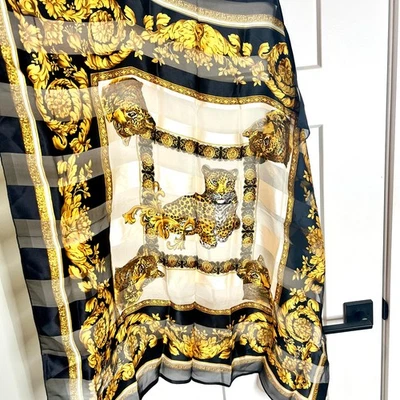 Bufanda de seda estampado de leopardo estampado de novedad 100 % seda mafia esposa pergaminos dorados negro Foto 1 de 3