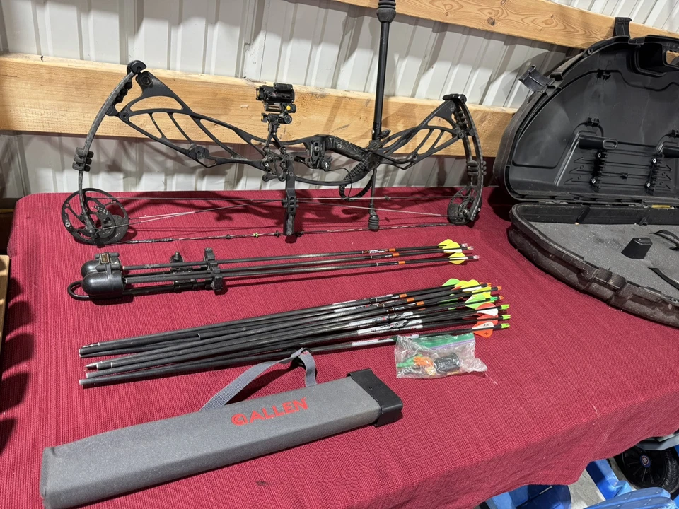 Hoyt Defiant - Image 1 of 4