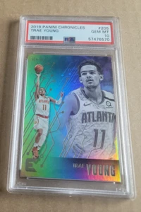 2019-20 Panini Chronicles - Essentials Trae Young #205 PSA 10 - Bild 1 von 2
