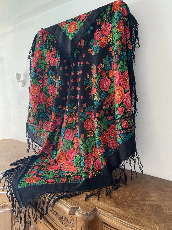 Vintage Russian wool shawl. Mid of 20th century. The multicolor print - Photo 1/3