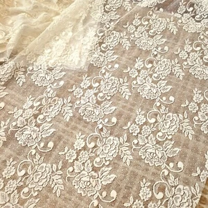 Lace Curtain Fabric Flowers Craft Draping 7.45m X 2.10m Cream Sheer Unused - Picture 1 of 4