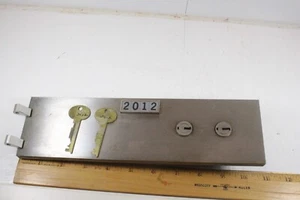 Puerta de seguridad con cerradura 3" X 10" - Imagen 1 de 6