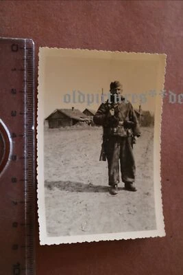 tolles altes Foto - Soldat Splintertarn ?  Eierhandgranaten an Koppel  - Bild 1 von 4