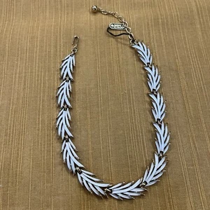 Vintage TRIFARI Retro Beautiful Gold/White Choker Necklace Jewelry - Picture 1 of 2