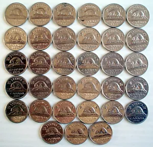 LOTE 33 CANADIENSES 5 CENTAVOS DE LOS AÑOS 70-80 **(1972-1981)** 33 PIEZAS DE 5 CENTAVOS CAN. - Imagen 1 de 4