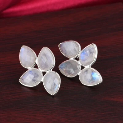 Par de aretes de piedras preciosas de plata de ley con piedra lunar arco iris de pera Foto 1 de 4