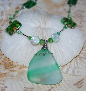 Wire Wrapped Green Swirl Faux Sea Glass Necklace 18" Handmade Beaded Jewelry - Picture 1 of 4
