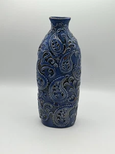 Vintage blaue Keramik Vase 12" geprägtes Blumenmuster glasierte Keramik Dekor - Bild 1 von 4