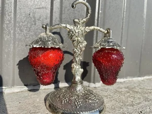 Vintage 1960’s Red Glass Hanging Strawberry Salt & Pepper Shakers NL - Picture 1 of 5