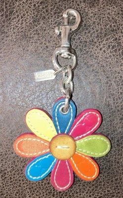 Llavero Coach Multicolor Firma Cuero Flor Margarita Dije FOB RARO Y2K Foto 1 de 4