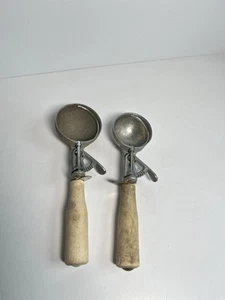2 Vintage Ice Cream Lever Scoops Wood Handle - Peerless #16 & Progressus #12 - Picture 1 of 8