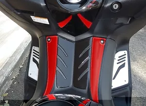 ADESIVO Resinato 3D PEDANA ANTERIORE TMAX 530 Stickers per YAMAHA T max 2012 NEW - Foto 1 di 6