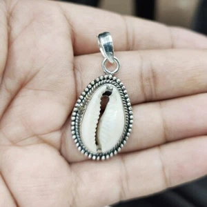 Ciondolo conchiglia vera cowrie in argento 925 pendente fatto a mano collana conchiglia - Foto 1 di 5