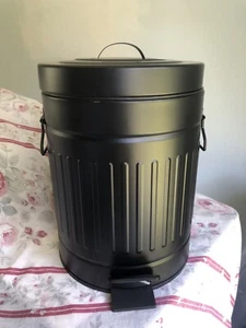 TINANA Small Trash Can with Lid 5L/1.3 Gal, Stainless Steel Step Pedal Garbage - Picture 1 of 2