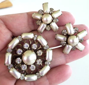 Vintage Faux Pearl & Clear Rhinestone Gold Tone 1.5" Pin & Clip Earrings Set - Picture 1 of 10