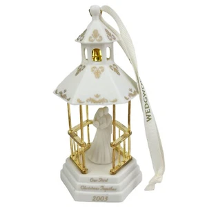 Wedgwood Ornament Our First Christmas Together 2003 Gold Kirche Glocke Braut Bräutigam - Bild 1 von 14