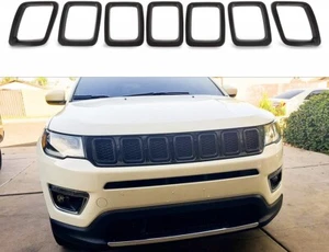 Kit de cubierta decorativa de anillo de inserciones de parrilla delantera de auto negro para Jeep Compass 2017-19 7 un. - Imagen 1 de 10
