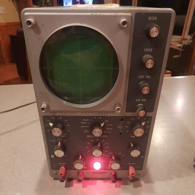 Osciloscopio de laboratorio Heathkit modelo 10-12 luz de encendido tal cual se enciende Foto 1 de 4