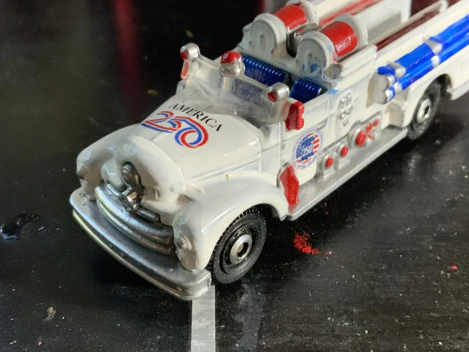 Camión de bomberos Matchbox 1963 Mack B 1:64 América 250 aniversario Foto 1 de 4