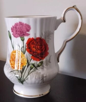 Royal Windsor Fine Bone China Floral Carnation Gold Trim Tea Cup England - Image 1 of 4