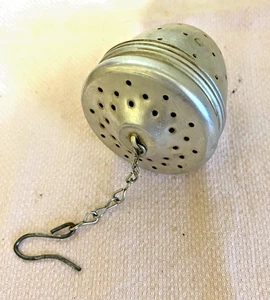 Vintage Aluminum Acorn Shaped  Loose Leaf Tea Infuser Ball with Chain and Hook - Picture 1 of 2