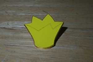 Disney Trading Pin Alice In Wonderland Queen Of Hearts Crown Yellow & Gold - New - Picture 1 of 2