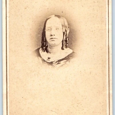 Tarjeta fotográfica CDV chica fea máscara de pelo rizo rizo CD payot judío década de 1860 H26 Foto 1 de 4